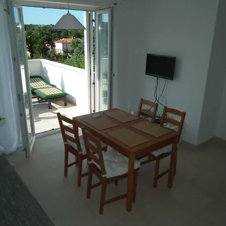 Ari Apartment *